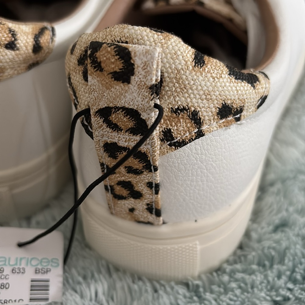 NWT Maurice’s size 8 canvas sneakers - Picture 2 of 3